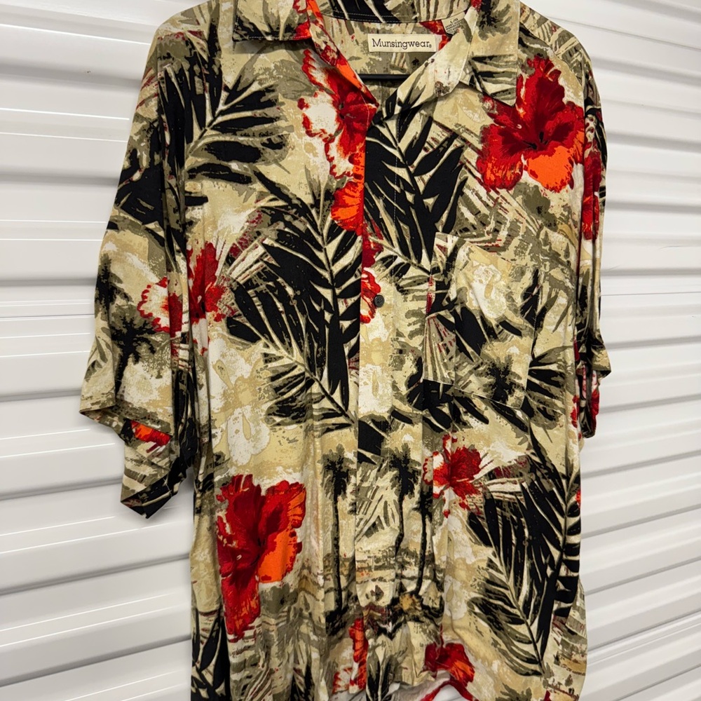 Vintage men’s large Hawaiian floral shirt
